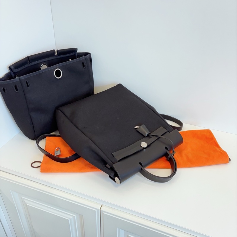 ✨Hermes Herbag 全黑銀扣 後背包 秒賣的款式🤍-8