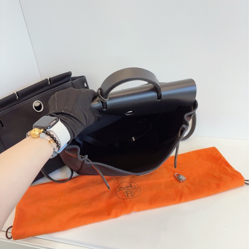 ✨Hermes Herbag 全黑銀扣 後背包 秒賣的款式🤍-9