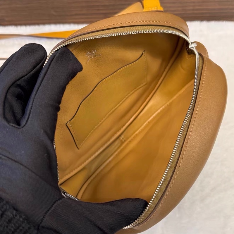 🌈Hermes🧡In The Loop猪鼻子腰包🧡芝麻色銀扣🧡99新🌟Swift皮🌟intheloop🌟豬鼻子🌟愛馬仕🌟-1