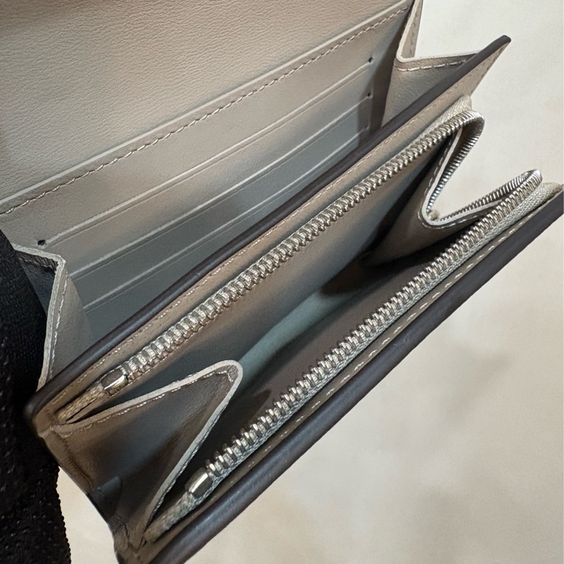 LV 月光仙子短夾 耐用洞洞牛皮-5