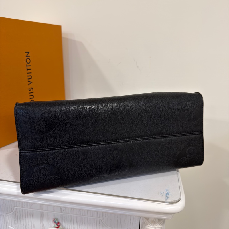 #僅一顆全網最低💰 #櫃上在售10多萬 Lv On-The-Go 中號全黑壓紋-6