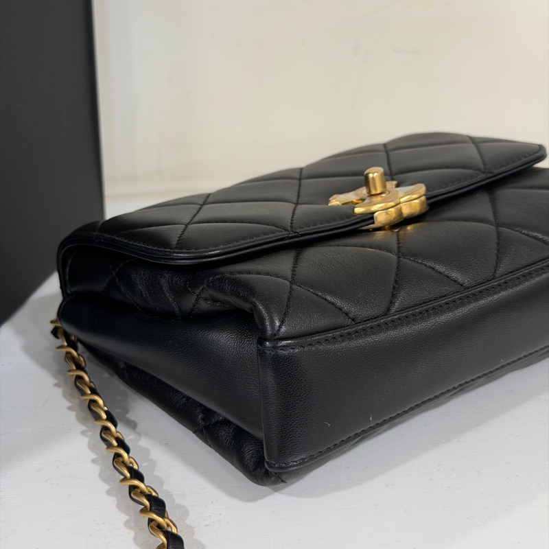 #閒置帶膜 #全配送禮超精緻✨ 香奈兒黑金字母小方胖CF 芯片款-11