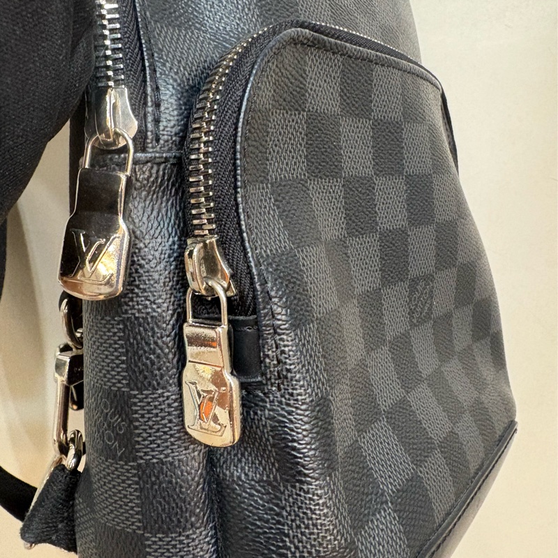 LV 黑灰棋盤雙口袋胸口/斜背包 出清特價-1