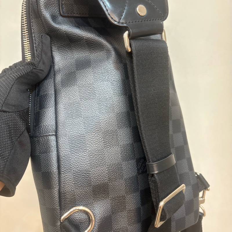 LV 黑灰棋盤雙口袋胸口/斜背包 出清特價-3