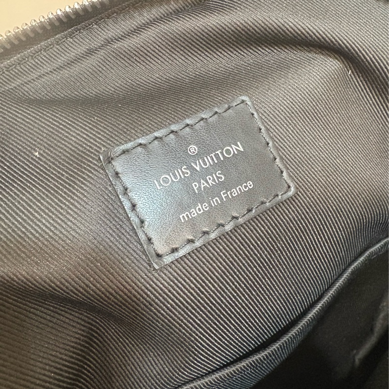 LV 黑灰棋盤雙口袋胸口/斜背包 出清特價-6