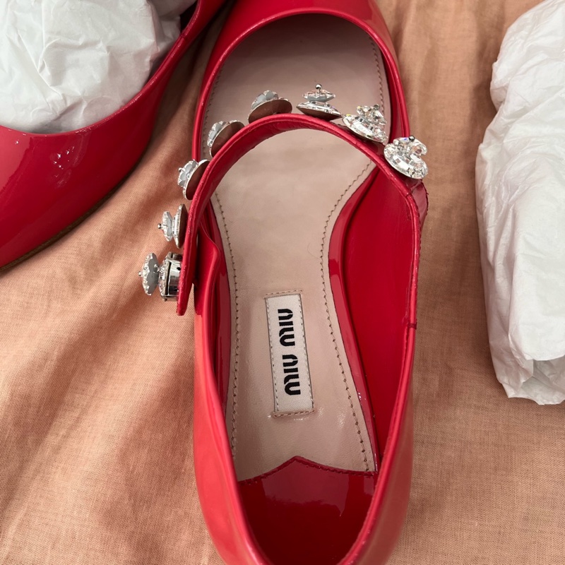 99新繆繆/Miumiu 紅色水鑽瑪麗珍漆皮鞋 36碼 附件;盒子-4