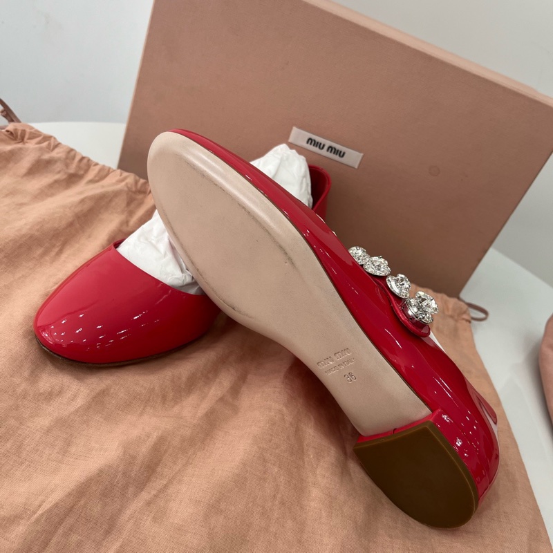 99新繆繆/Miumiu 紅色水鑽瑪麗珍漆皮鞋 36碼 附件;盒子-5