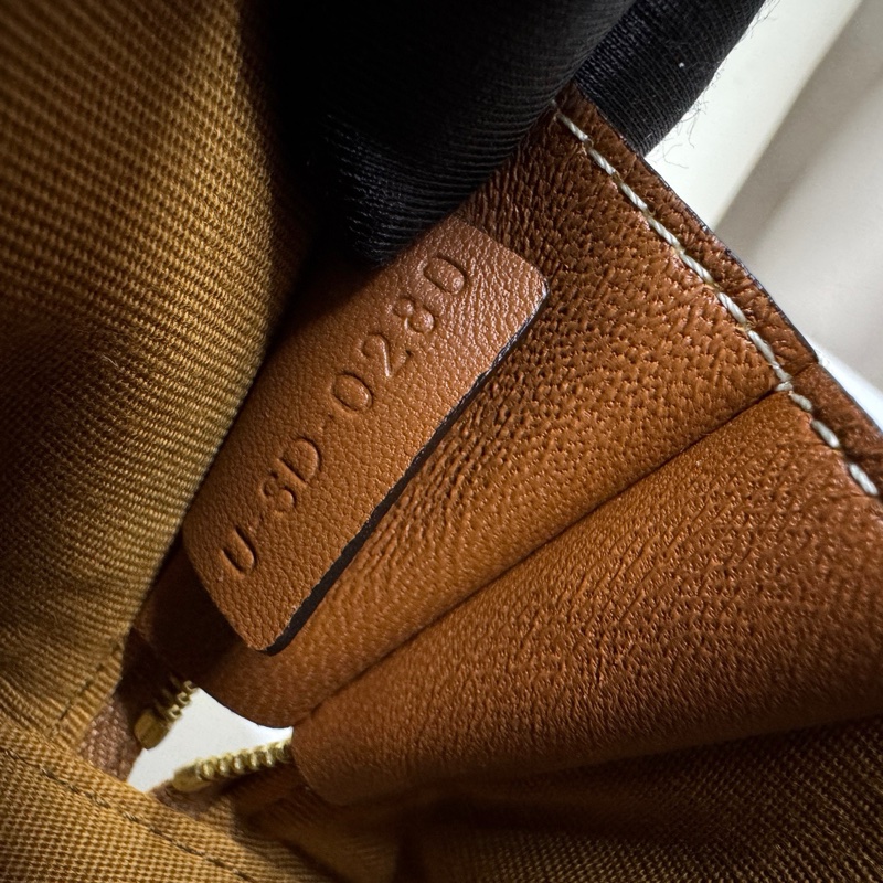 閒置999新 Celine 凱旋門化妝包 手拿包 尺寸15*8*8.5cm 有盒子-6