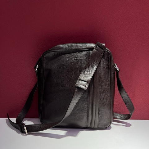 古馳/Gucci 光滑荔枝紋牛皮 咖啡色 包王 棕色竪版郵差包 斜挎包 尺寸：26*6*28 cm