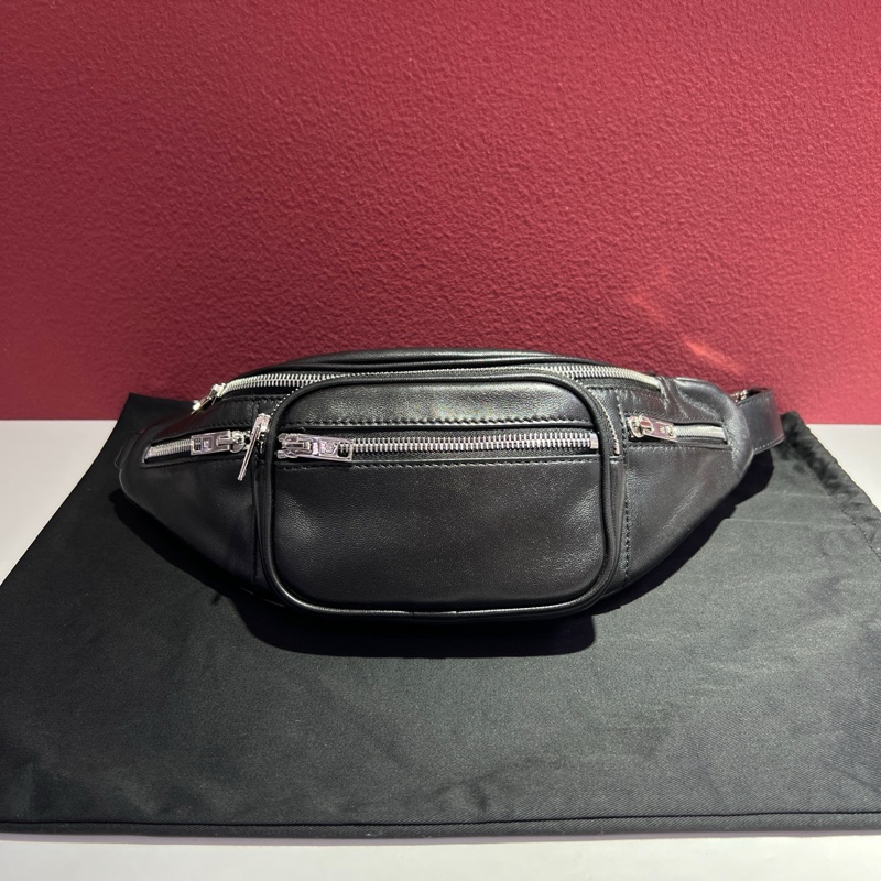 亞歷山大·王/Alexander Wang 黑色柔軟羊皮腰包 斜挎包 男女同款尺寸：33*12*15 cm 。-0