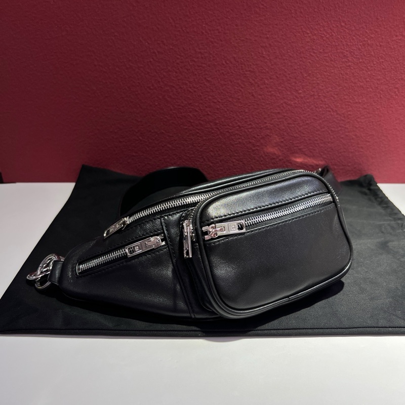 亞歷山大·王/Alexander Wang 黑色柔軟羊皮腰包 斜挎包 男女同款尺寸：33*12*15 cm 。-1