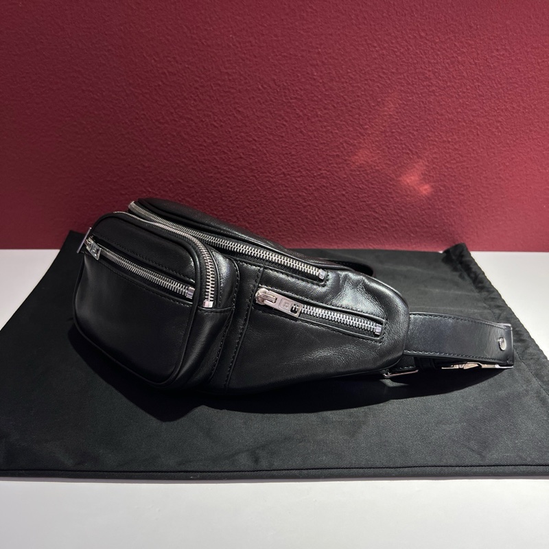 亞歷山大·王/Alexander Wang 黑色柔軟羊皮腰包 斜挎包 男女同款尺寸：33*12*15 cm 。-2