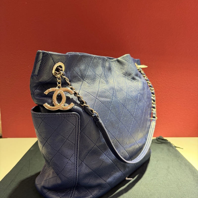 Chanel 藍色荔枝牛皮 105786 單肩包 尺寸:32x10x29cm-1