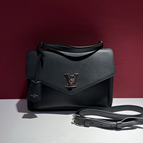 路易威登/Louis Vuitton Lock me系列 銀扣 荔枝紋 黑色斜挎包 手提包 尺寸：27*9*20 cm