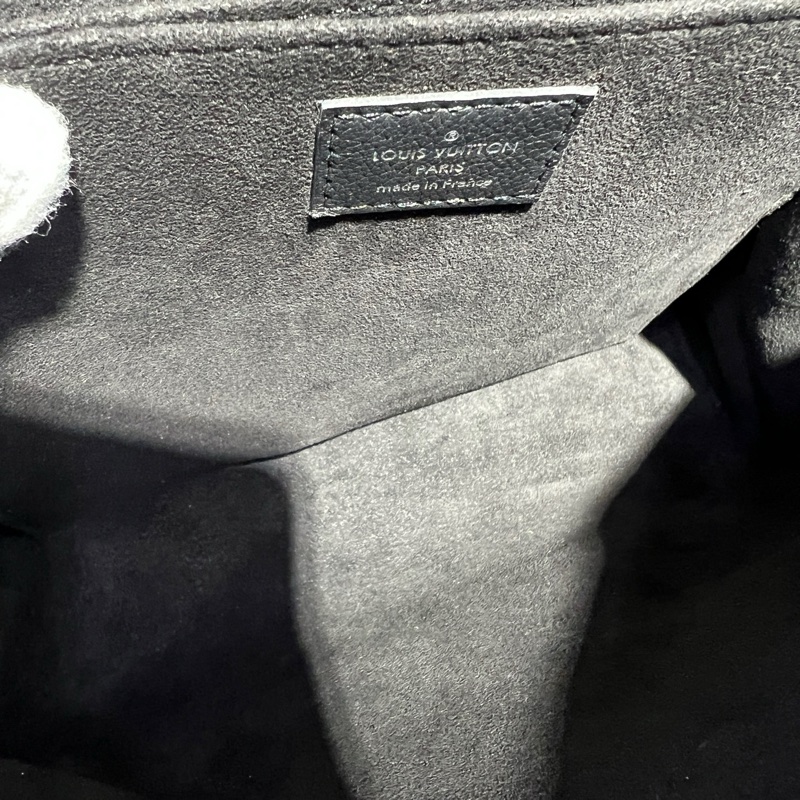 路易威登/Louis Vuitton Lock me系列 銀扣 荔枝紋 黑色斜挎包 手提包 尺寸:27*9*20 cm-7