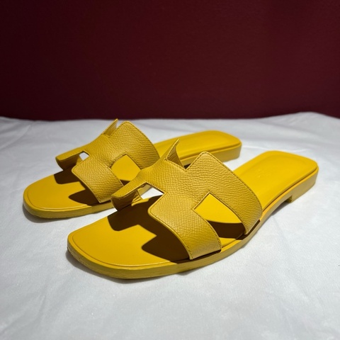 愛馬仕/Hermes  黃色皮革拖鞋  37.5碼 鞋長：24 cm 無附件