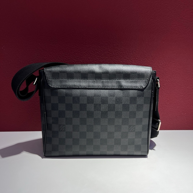 路易威登/Louis Vuitton District系列 黑色棋盤格翻蓋郵差包 105706 尺寸:25.0x 22.0x 7.0 cm。-3