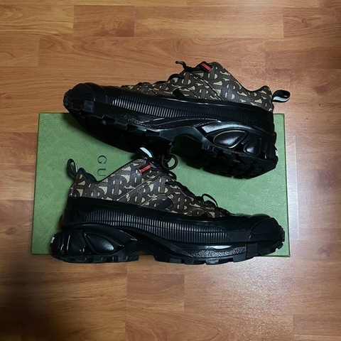 Burberry巴寶莉時尚運動鞋 棕色  41碼