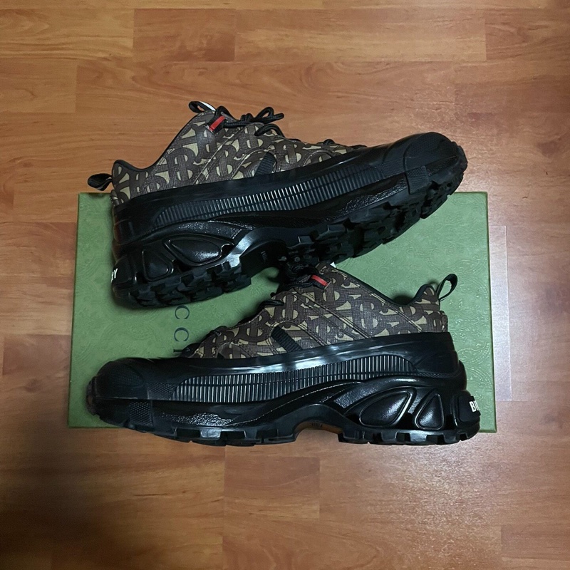 Burberry巴寶莉時尚運動鞋 棕色  41碼-1