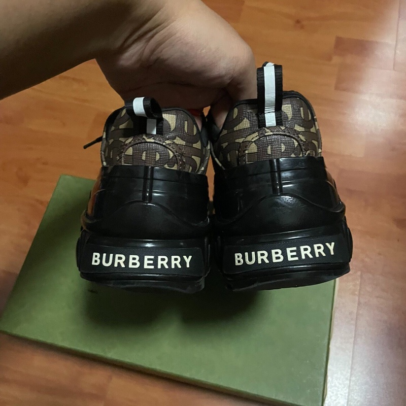 Burberry巴寶莉時尚運動鞋 棕色  41碼-5