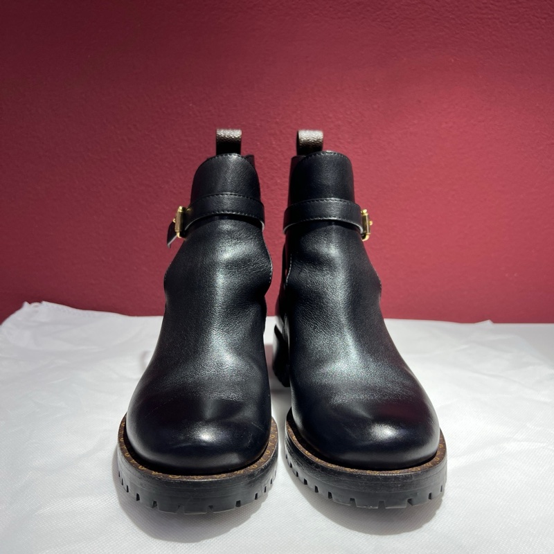 路易威登/Louis Vuitton  99新黑色牛皮靴子 金扣 36.5碼 鞋長：26 cm 鞋跟：3.5 cm 。-1