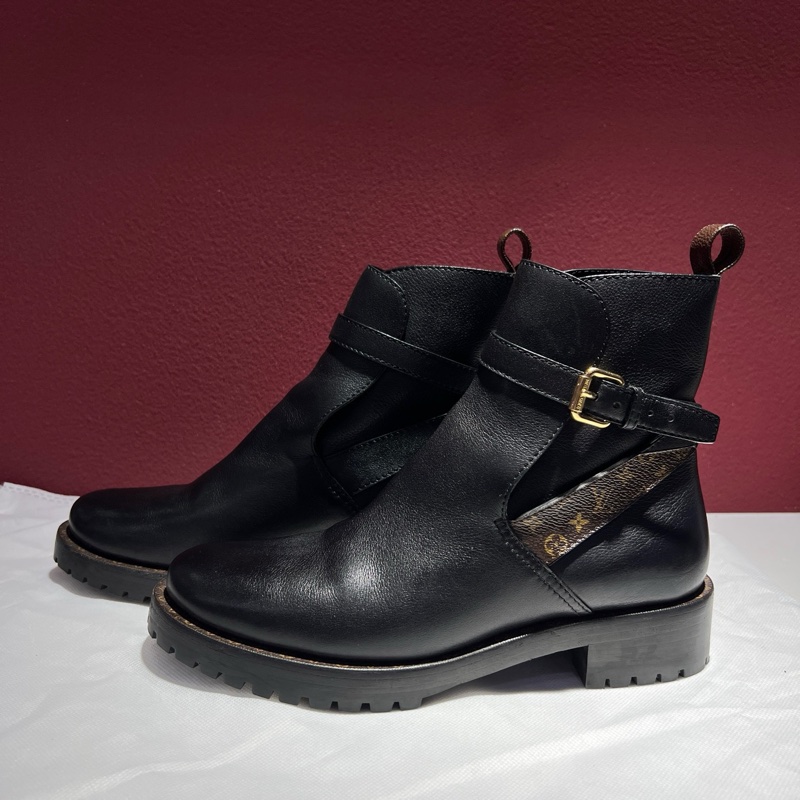 路易威登/Louis Vuitton  99新黑色牛皮靴子 金扣 36.5碼 鞋長：26 cm 鞋跟：3.5 cm 。-2