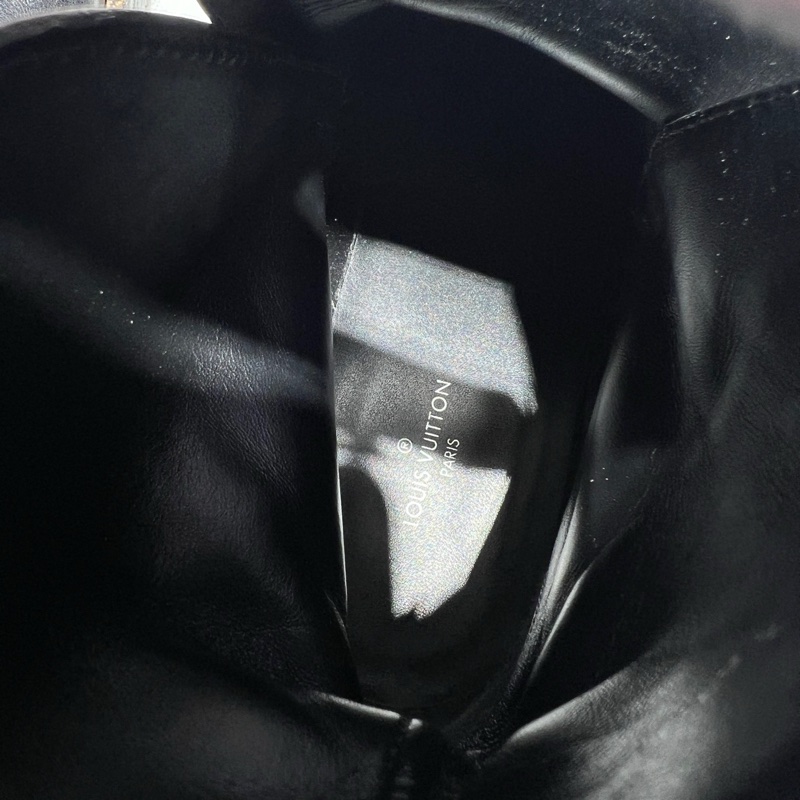 路易威登/Louis Vuitton  99新黑色牛皮靴子 金扣 36.5碼 鞋長：26 cm 鞋跟：3.5 cm 。-6