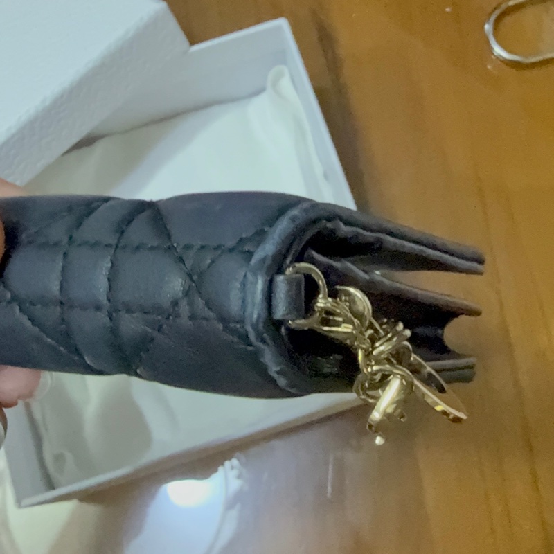 🩶全配 DIOR 經典Lady Dior系列藤格紋圖案小羊皮暗釦短夾(黑色)-22