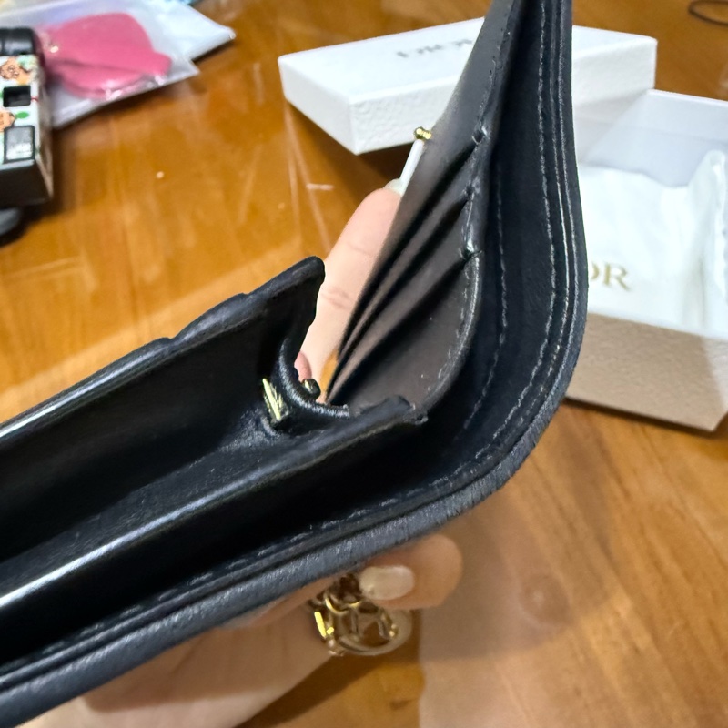 🩶全配 DIOR 經典Lady Dior系列藤格紋圖案小羊皮暗釦短夾(黑色)-25