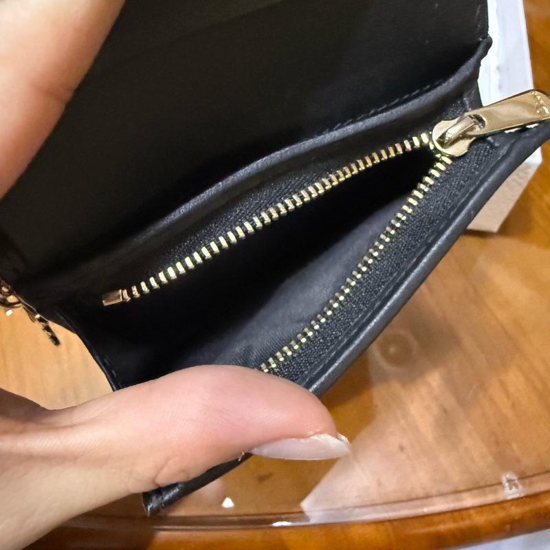 🩶全配 DIOR 經典Lady Dior系列藤格紋圖案小羊皮暗釦短夾(黑色)-32