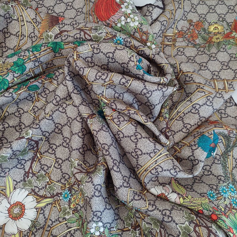 GUCCI 古馳 印花桑蠶絲斜紋方巾~95新閒置品-8
