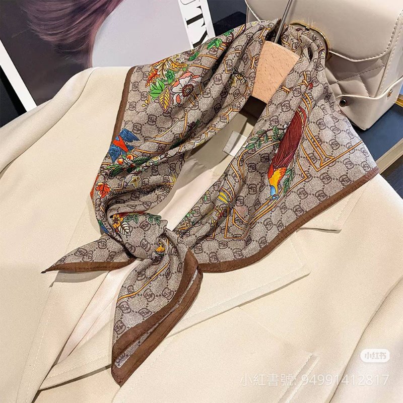 GUCCI 古馳 印花桑蠶絲斜紋方巾~95新閒置品-11