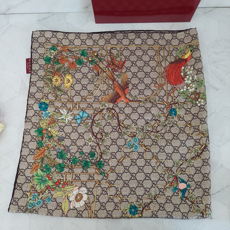 GUCCI 古馳 印花桑蠶絲斜紋方巾~95新閒置品-17