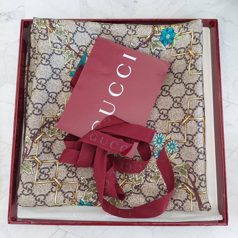 GUCCI 古馳 印花桑蠶絲斜紋方巾~95新閒置品-36
