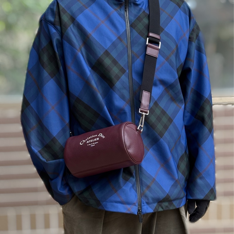 ‼️全台最甜 Christian Dior 迪奧 新款波爾多紅 圓筒包 肩背/斜背包-1