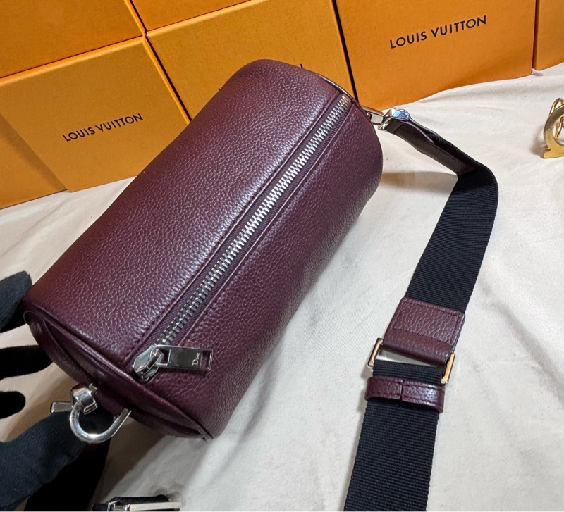 ‼️全台最甜 Christian Dior 迪奧 新款波爾多紅 圓筒包 肩背/斜背包-4