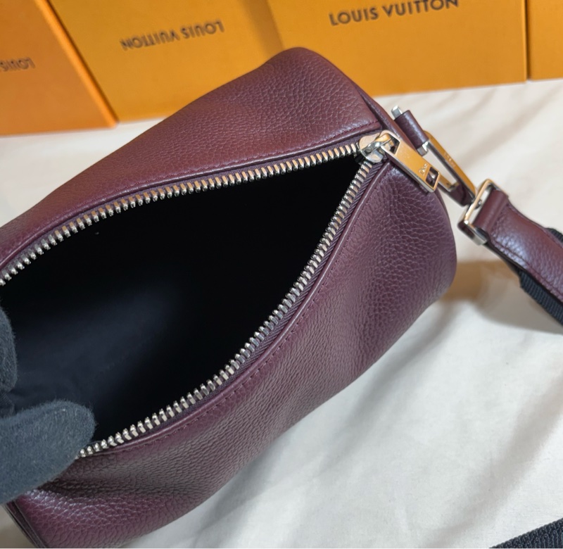 ‼️全台最甜 Christian Dior 迪奧 新款波爾多紅 圓筒包 肩背/斜背包-9