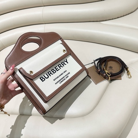 Burberry pocket bag 帆布郵差包