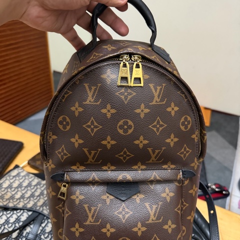 Lv老花後背包 （中號）