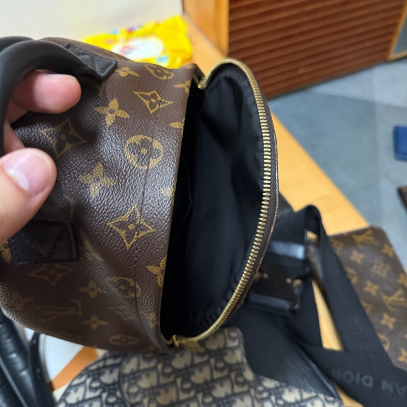 Lv老花後背包 (中號)-11