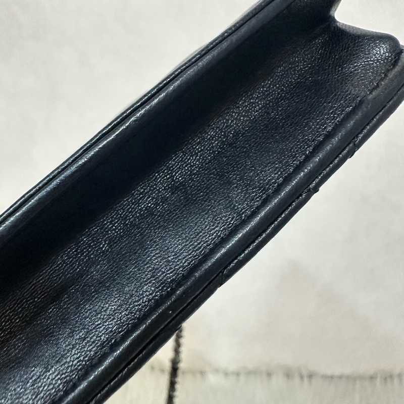 Chanel 黑皮銀釦格紋boy woc 斜背包-11