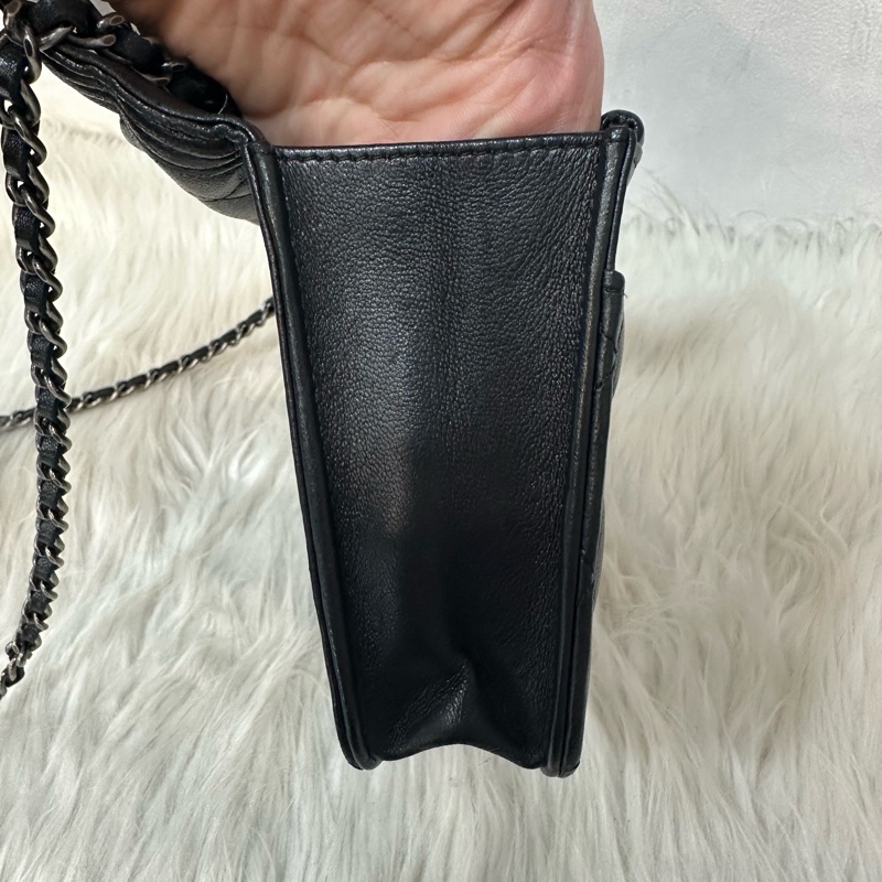 Chanel 黑皮銀釦格紋boy woc 斜背包-16