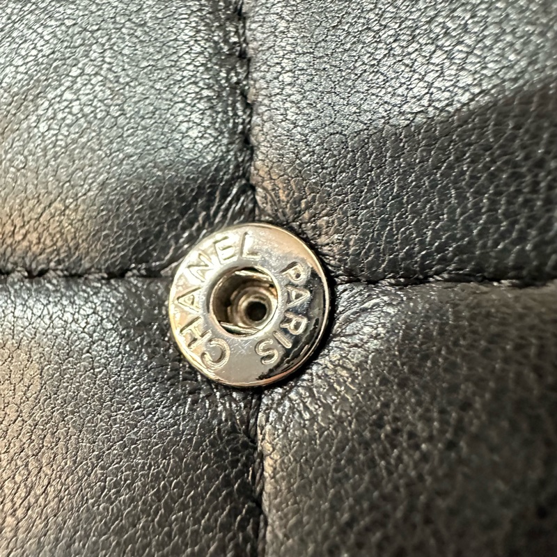 Chanel 黑皮銀釦格紋boy woc 斜背包-23