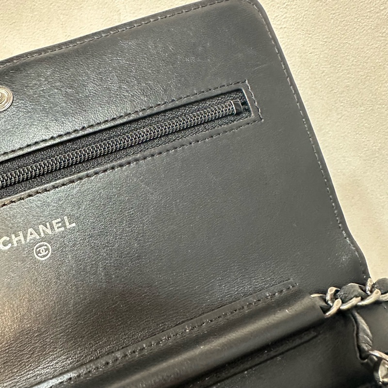 Chanel 黑皮銀釦格紋boy woc 斜背包-24