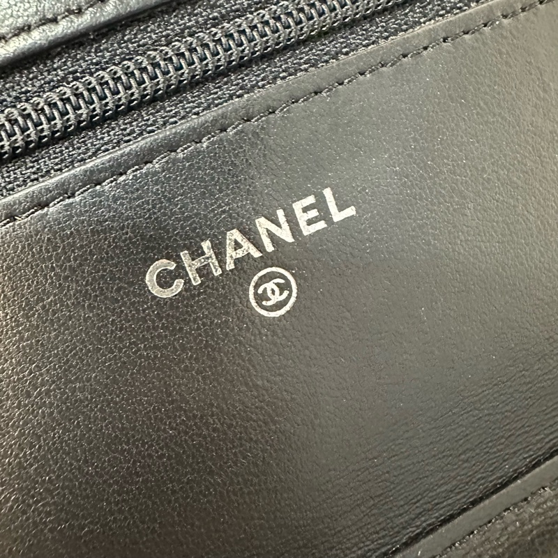 Chanel 黑皮銀釦格紋boy woc 斜背包-30