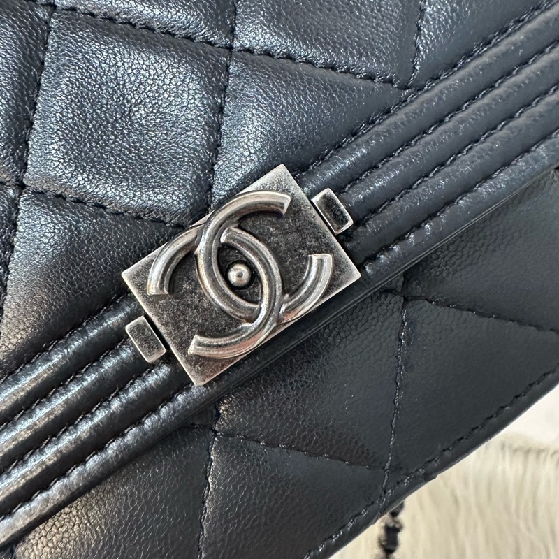 Chanel 黑皮銀釦格紋boy woc 斜背包-31