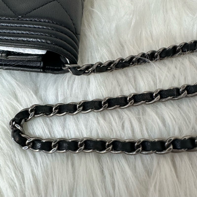 Chanel 黑皮銀釦格紋boy woc 斜背包-52
