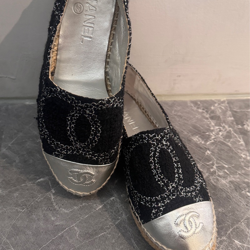 近新Chanel香奈兒大雙C logo鉛筆鞋彩色織線毛呢黑銀配刺繡草編鞋漁夫鉛筆鞋36號-5