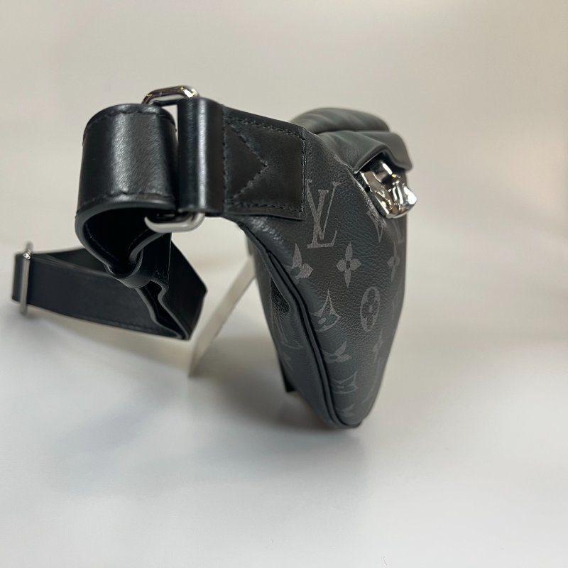 LV 黑老花DISCOVERY腰包-3