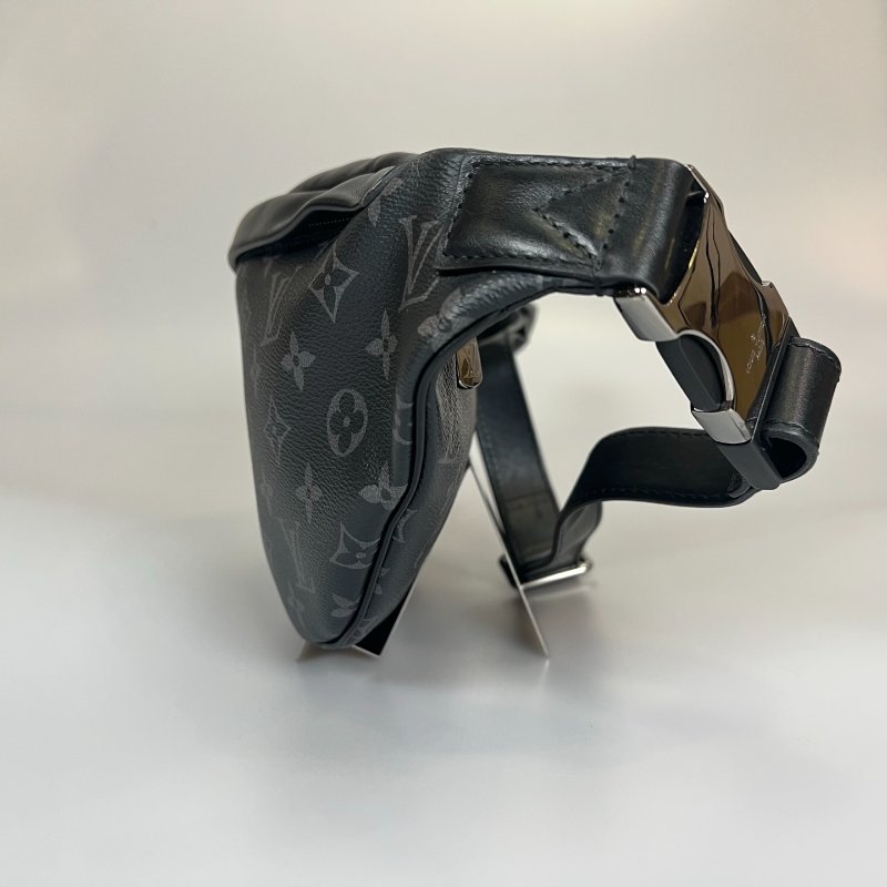 LV 黑老花DISCOVERY腰包-4